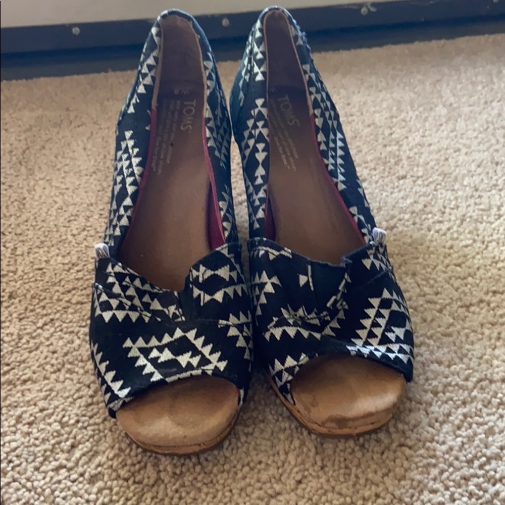 Toms size 8 wedges